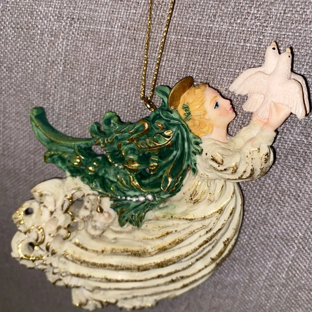 Vintage Resin Angel Holding Two Turtle Doves‎ Christmas Ornament